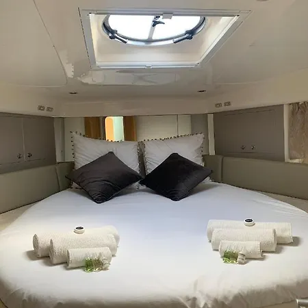 Payva & Branco Boats Iate Privado Em Cascais Hotel Exterior photo