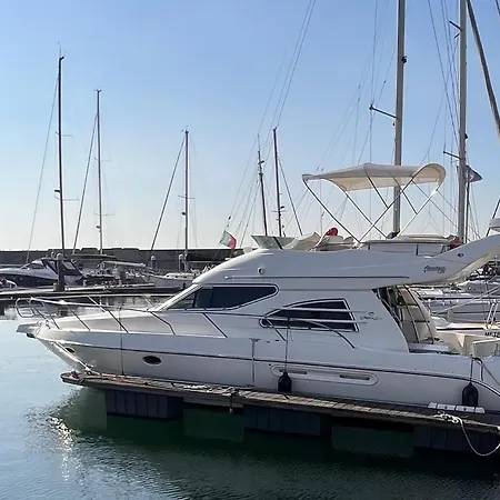 Payva & Branco Boats Iate Privado Em Cascais Hotel Exterior photo