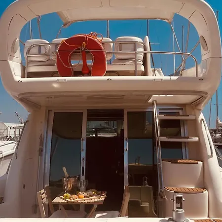 Payva & Branco Boats Iate Privado Em Cascais Hotel Exterior photo